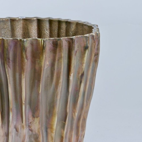 Vaso in terracotta smaltata con ossidi d'argento a coste verticali