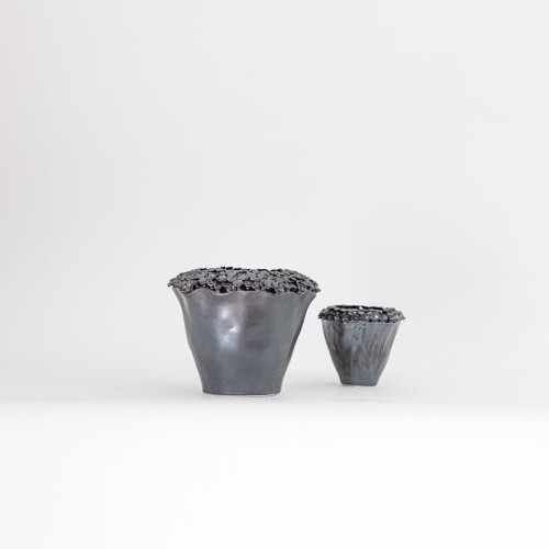 Vaso in porcellana color antracite con decori - online su In-Vasi