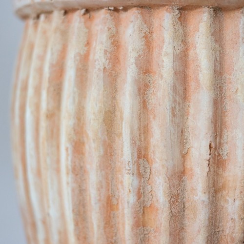 Vaso in terracotta a forma d'anfora a coste verticali - online In-Vasi