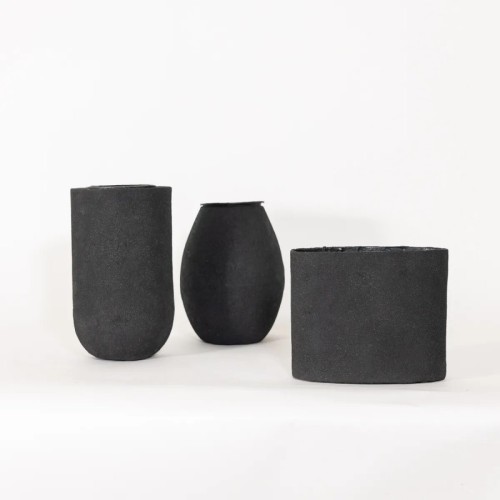 Vaso nero in carta e lattice effetto pietra lavica