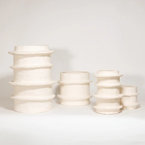 Vaso etnico bianco con balze orizzontali - vendita online su In-Vasi