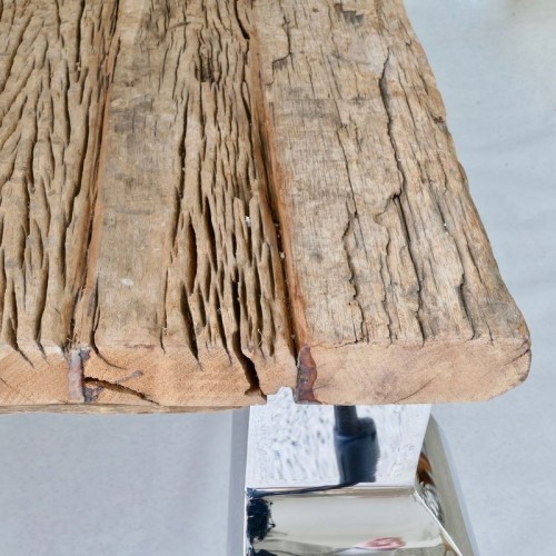 Tavolo in legno con assi riciclate e gambe in acciaio